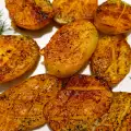 Smakelijke nieuwe aardappelen uit de oven