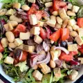 Salade met witte bonen en tofu