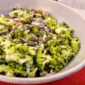 Rauwe broccoli salade