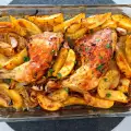 Kippenpoten met aardappelen, ui en witte wijn