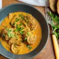 Gehaktballen met champignons in kerriesaus