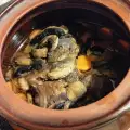 Wildzwijnfilets uit een clay pot
