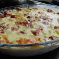 Aardappelen met gerookt vlees en roomsaus uit de oven