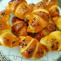 Croissants met geitenkaas en jam