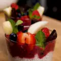 Kokosdessert met chiazaden en bosbessen
