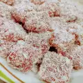 Zelfgemaakt Turks fruit met granaatappel en walnoten