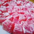Zelfgemaakt Turks fruit met rozenwater