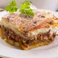 Hoe maak je een luchtige en dichte topping voor Moussaka?