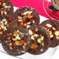 Rijstwafels met chocolade, gedroogd fruit en noten