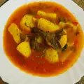 Veganistische aardappel stoofpot met snijbiet