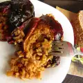 Vegan gevulde gedroogde paprika met rijst en prei