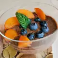 Chiapudding met perziken en dadels