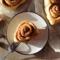 Luchtige kaneelrolletjes voor de kerst