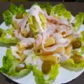 Salade met rigatone, kalkoenfilet en een caesardressing