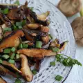 Shiitake paddenstoelen in boter