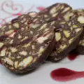 Salami van chocolade en walnoten