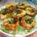 Hartige muffins met gehakt, spinazie en eieren