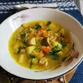 Vegan groentesoep met prei en eekhoorntjesbrood