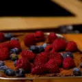 Rauwe Brownies met hazelnoten en frambozen