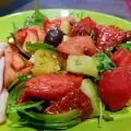 Rijk gevulde tomatensalade