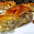 Bulgaarse banitsa met gehakt en witte kaas
