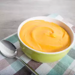 Puree van aardappel en wortel
