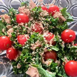 Salade met tonijn en kerstomaat