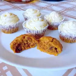 Cupcakes met pompoen, rozijnen en pecannoten