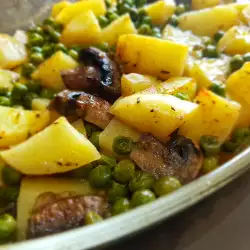 Aardappelen, champignons en erwten uit de oven
