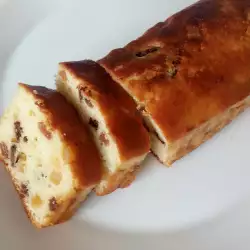 Cake met cottage cheese, rozijnen en sinaasappelschil