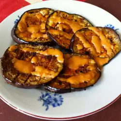 Keto aubergine met een kruiden en tahini dressing