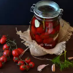 Ingemaakte cherrytomaten met dille en knoflook