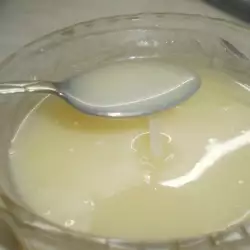 Zelfgemaakte gecondenseerde melk in 15 minuten