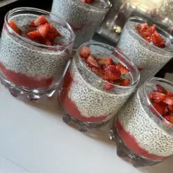 Dessert met chiazaden en aardbeien