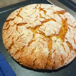 Krokant en zelfgemaakt maisbrood