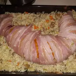 Gevuld konijn gerold in bacon