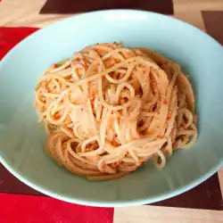 Spaghetti met zelfgemaakte tomatenpesto