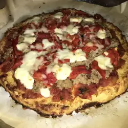 Bloemloze pizza met bloemkool en tonijn