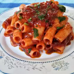 Makkelijke vegan macaroni met tomatensaus