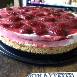 No bake cheesecake met aardbeienjam
