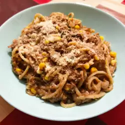 Spaghetti met tonijn en mais