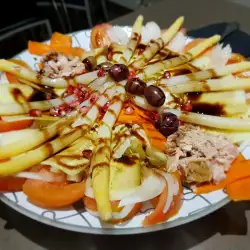 Salade van witte asperges, tonijn en granaatappel