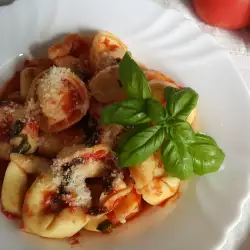 Tortellini met Tomatensaus en Knoflook