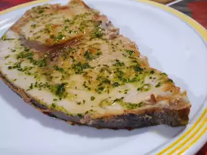 Gegrilde en gemarineerde haaiensteaks
