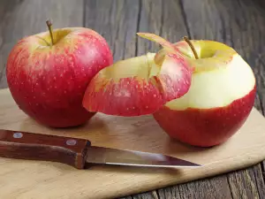 Hoe gemakkelijk een appel schillen