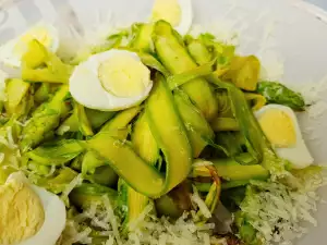 Tagliatelle van asperge met kwarteleitjes