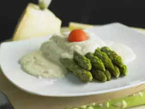 Asperges met Parmezaanse kaas en gele kaas