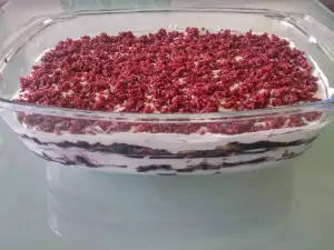 Taart met lange vingers, jam, zure room en fruit