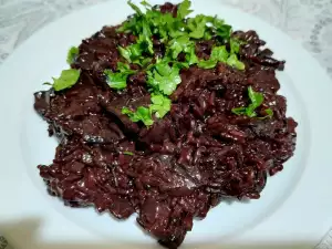 Risotto met zwarte rijst en bospaddenstoelen
