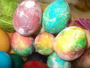 Beschilderde paaseieren met glitter verf